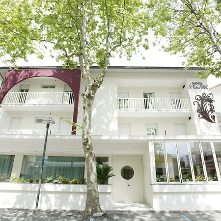 Le Lune Hotel 3*